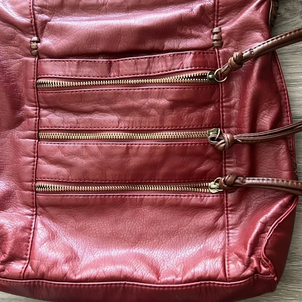 Bueno over the shoulder or cross body bag. Brick red. Lots of pockets. L… - Picture 2 of 8
